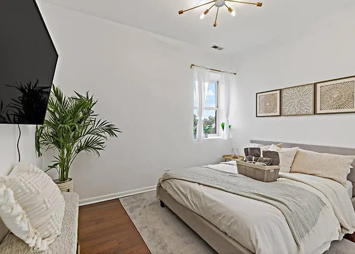 The Penthouse, Lux Stay Near Downtown, Uofc & Lake