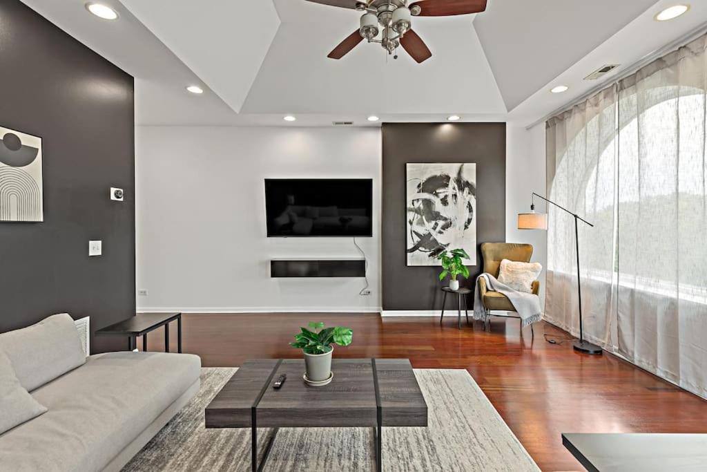 The Penthouse, Lux Near Downtown, Uofc & Apartment *