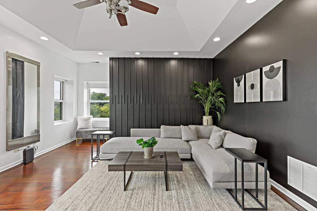 The Penthouse, Lux Near Downtown, Uofc & Apartment